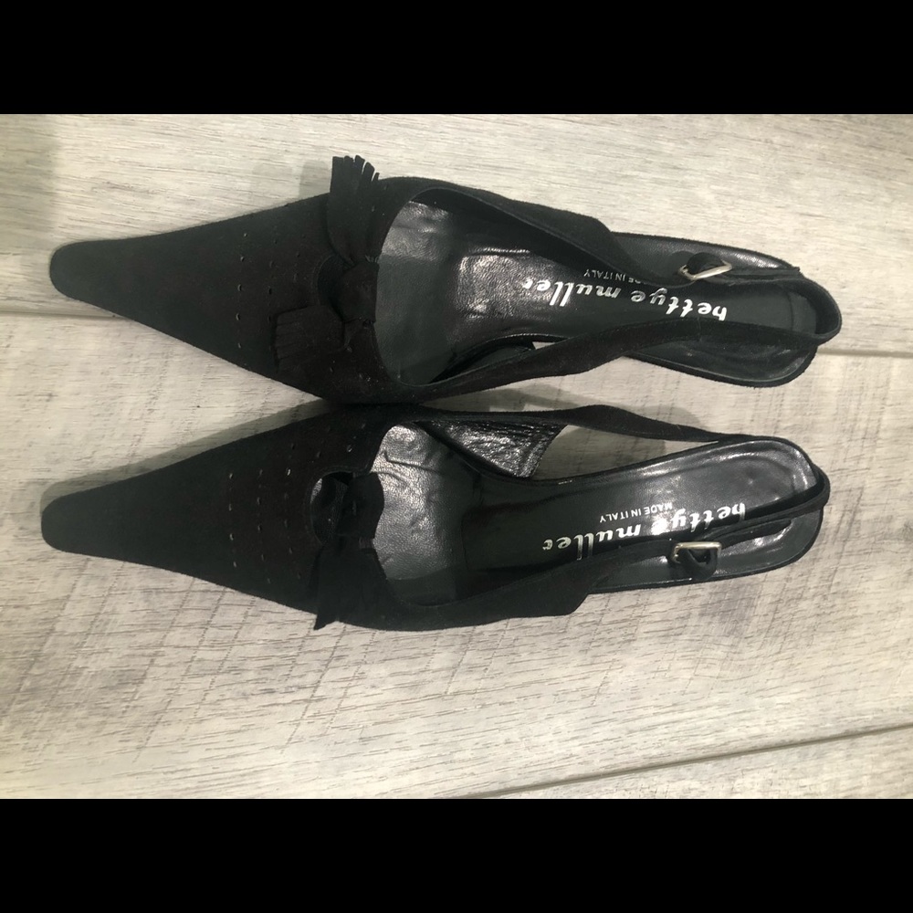 Kitten heel pointed sling back